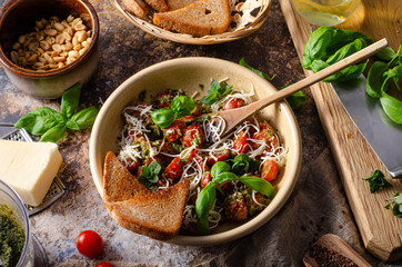 Tomato pesto salad with cheese