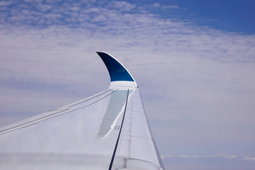 Obraz premium Airplane flying in blue sky