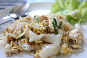 Roasted noodles, dried chicken, Thai food