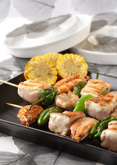 Brocheta de pescado y marisco
