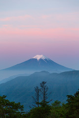 大月市大峠から夜明けの富士山