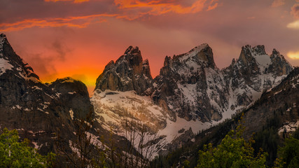 Fototapeta na wymiar Dramatic sunset in the Italian alps