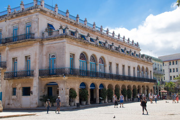 Fototapeta na wymiar Spanish colonial architecture in Havana, Cuba