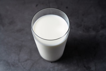新鮮な牛乳