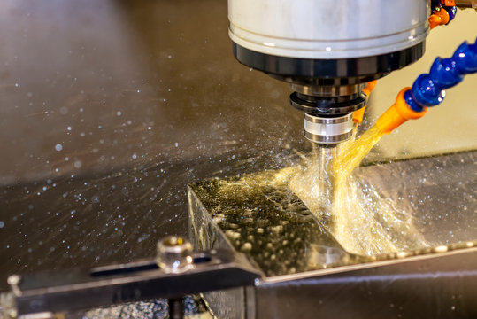 The CNC milling machine cutting the injection mould parts with the oil coolant method. The machining centre. The machining centre cutting the tyre mould part by indexable ball endmill tool.