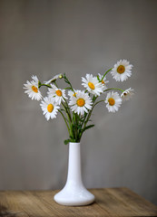 Fototapeta na wymiar chamomile flowers in a vase
