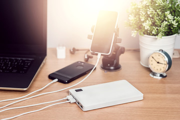 charging smartphone with power bank