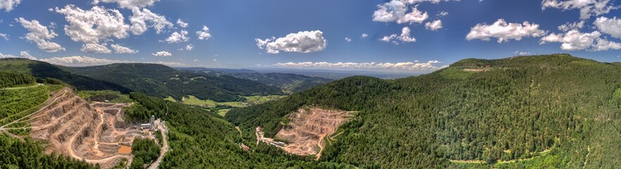 Fototapeta na wymiar Panorama Steinbruch im Schwarzwald