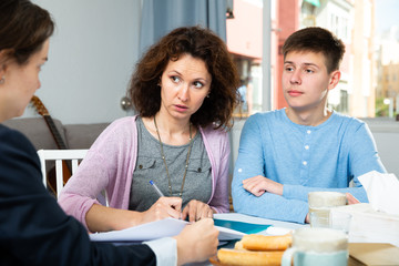 Obraz premium Woman with teen son and insurance agent