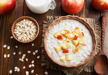 Oatmeal with caramelized apples