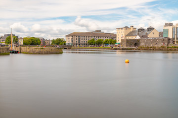 Obraz premium Park and buldings around Corrib River