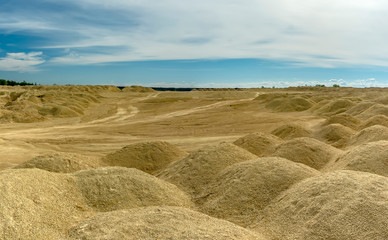 The embankment formed by piles of small crushed stone from limestone.
