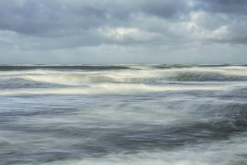Fototapeta na wymiar Meer mit Wellen