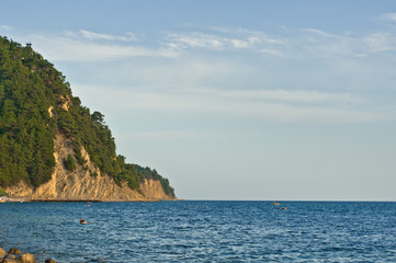 Naklejka premium Mountain by the sea