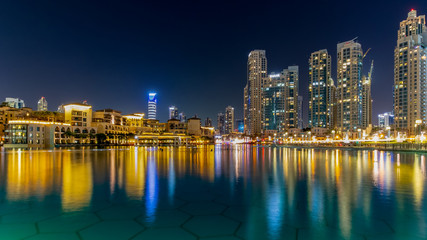 Fototapeta na wymiar Reflexion in the Dubai Marina