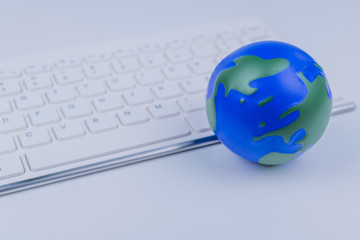 地球　キーボード　パソコン　世界　グローバル　インターネット　イメージ