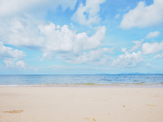 Fototapeta na wymiar Summer beach with blue sky