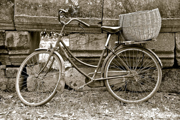 Fototapeta na wymiar Rustic bike with basket