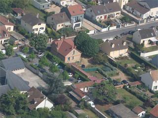 vue aérienne du centre ville de Carrières-sous-Poissy dans les Yvelines en France