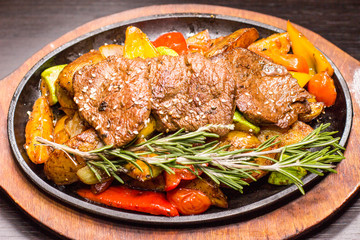 еда, меню, блюдо,блюда, мясо, ресторан, food, meat, meal, dinner, plate, beef, grilled, steak, chicken, vegetable, dish, pork, lunch, restaurant, gourmet, tomato, closeup, cuisine, vegetables, barbecu