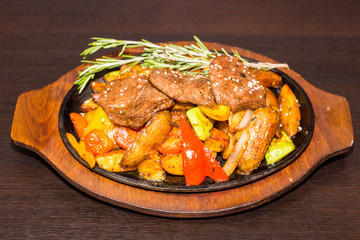 еда, меню, блюдо,блюда, мясо, ресторан, food, meat, meal, dinner, plate, beef, grilled, steak, chicken, vegetable, dish, pork, lunch, restaurant, gourmet, tomato, closeup, cuisine, vegetables, barbecu