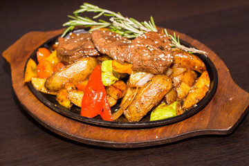 еда, меню, блюдо,блюда, мясо, ресторан, food, meat, meal, dinner, plate, beef, grilled, steak, chicken, vegetable, dish, pork, lunch, restaurant, gourmet, tomato, closeup, cuisine, vegetables, barbecu