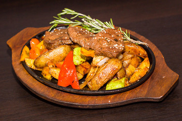 еда, меню, блюдо,блюда, мясо, ресторан, food, meat, meal, dinner, plate, beef, grilled, steak, chicken, vegetable, dish, pork, lunch, restaurant, gourmet, tomato, closeup, cuisine, vegetables, barbecu