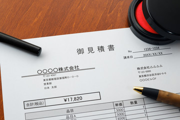 見積書　取引　ビジネスシーン