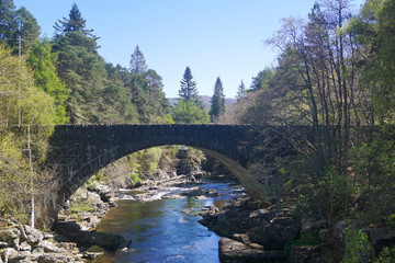 Fototapeta na wymiar Invermoriston Bridge in den Scottish Highlands