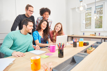 Students on the internet start-up team at the laptop