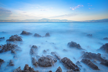 Morgen früh am Meer