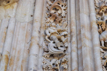 Relieve de un astronauta en la portada de la Catedral de Salamanca. © Gabrieuskal