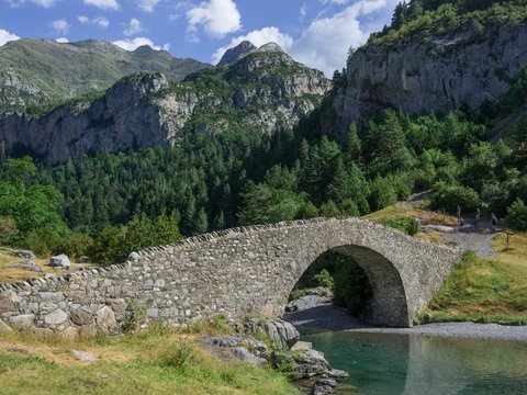 Romanesque stone bridge, San Nicolas de Bujaruelo, Torla, Aragon, Spain, Europe