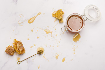 Top view honey with honeycomb pieces