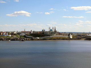Fototapeta premium view of city and the river