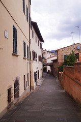 Fototapeta na wymiar Typical street of Vinci, Tuscany, Italy