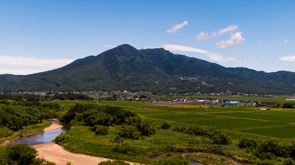 Fototapeta na wymiar 新緑の筑波山