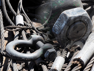 Heavy duty steel wire rope sling with safety anchor shackle bolt in construction site