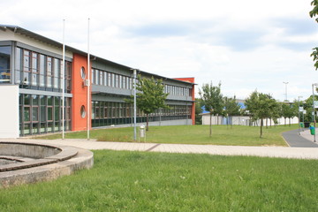 Fototapeta na wymiar Schule , Schulgebäude, Schulhaus, Schulpause, Pausenhof, Klassenraum