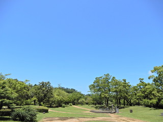 古墳群、樹木、芝、風景、山、丘、屋根、石碑