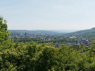 Vue de la ville de Lörrach et bâle en Suisse depuis le château Rhotelin (Rötteln)
