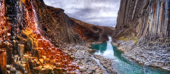 Zelfklevend Fotobehang Studlagil basalt canyon, Iceland © Jag_cz