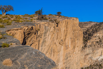 Fototapeta premium Rim of Wadi Ghul canyon in Hajar Mountains, Oman