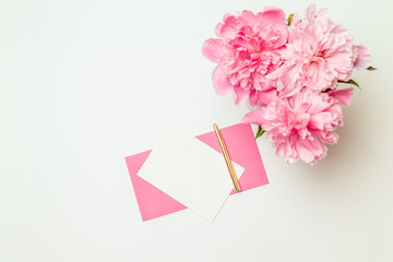 Flat lay top view of horizontal minimalist card mockup with flower, craft envelope, blossom, flat lay, top view