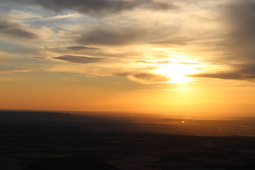Fototapeta na wymiar cloudy sunset on the horizon