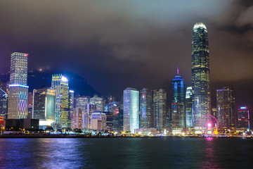 Fototapeta na wymiar 香港 湾仔から中環方面の夜景 曇天