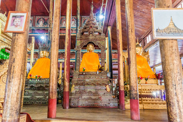 Fototapeta na wymiar INLE, MYANMAR - NOVEMBER 28, 2016: Interior of Nga Phe Chaung (Nga Phe Kyaung) monastery at Inle lake, Myanmar