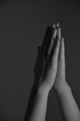 Ręce kobiety. Modlitwa  - obrazy, fototapety, plakaty