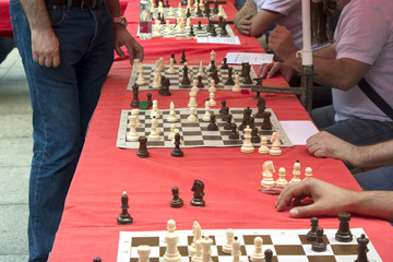 Simultaneous chess competition organized on the city square