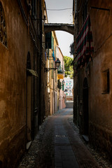 Fototapeta na wymiar Picturesque narrow alley in Albenga, italy.